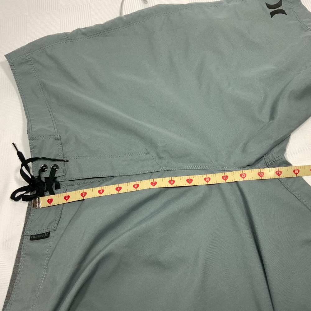 Hurley Men's Gray Board Shorts - Size 38 - Picture 4 of 9